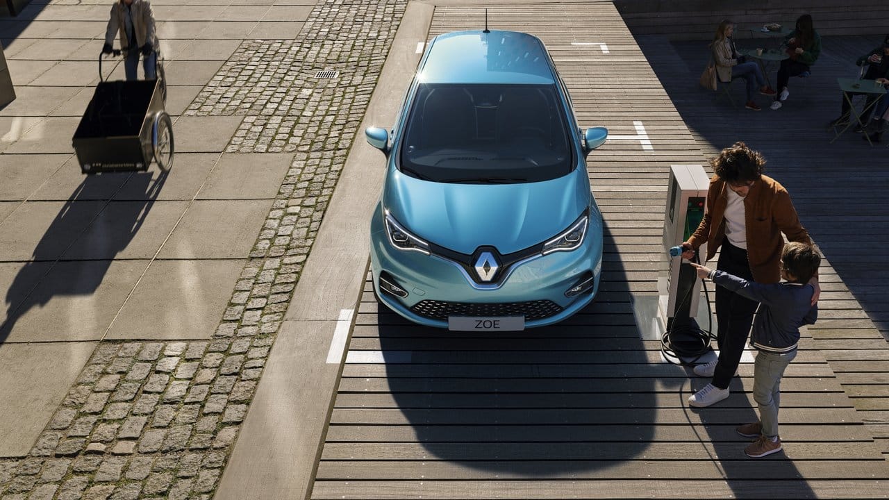 Großer Spannungsbogen: Das Angebot an E-Autos reicht heute vom großen SUV über Sportwagen und Limousinen bis zu kleineren Mobilen wie etwa dem Zoe von Renault. Großer Spannungsbogen: Das Angebot an E-Autos reicht heute vom großen SUV über Sportwagen und Limousinen bis zu kleineren Mobilen wie etwa dem Zoe von Renault.