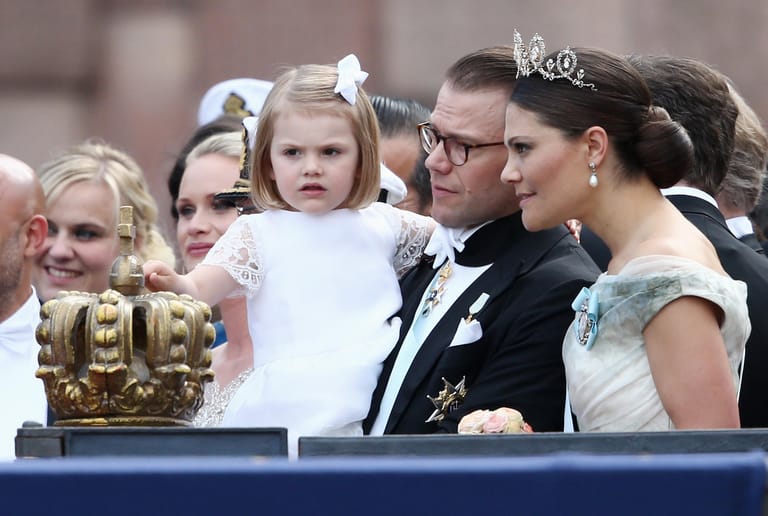 13. Juni 2015: Daniel und Victoria mit Tochter Estelle bei der Hochzeit von Carl Philip und Sofia.