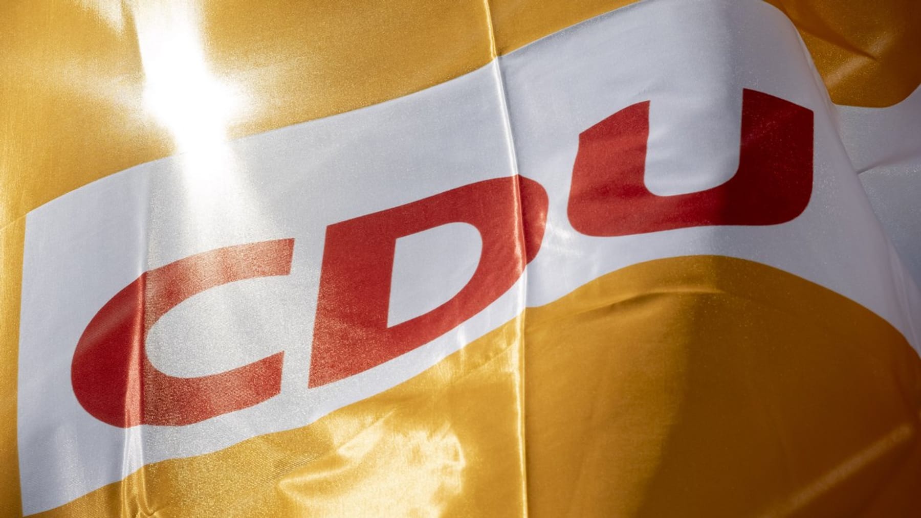 CDU-Generalsekretär Empfiehlt Partei "Kurs Der Mitte"