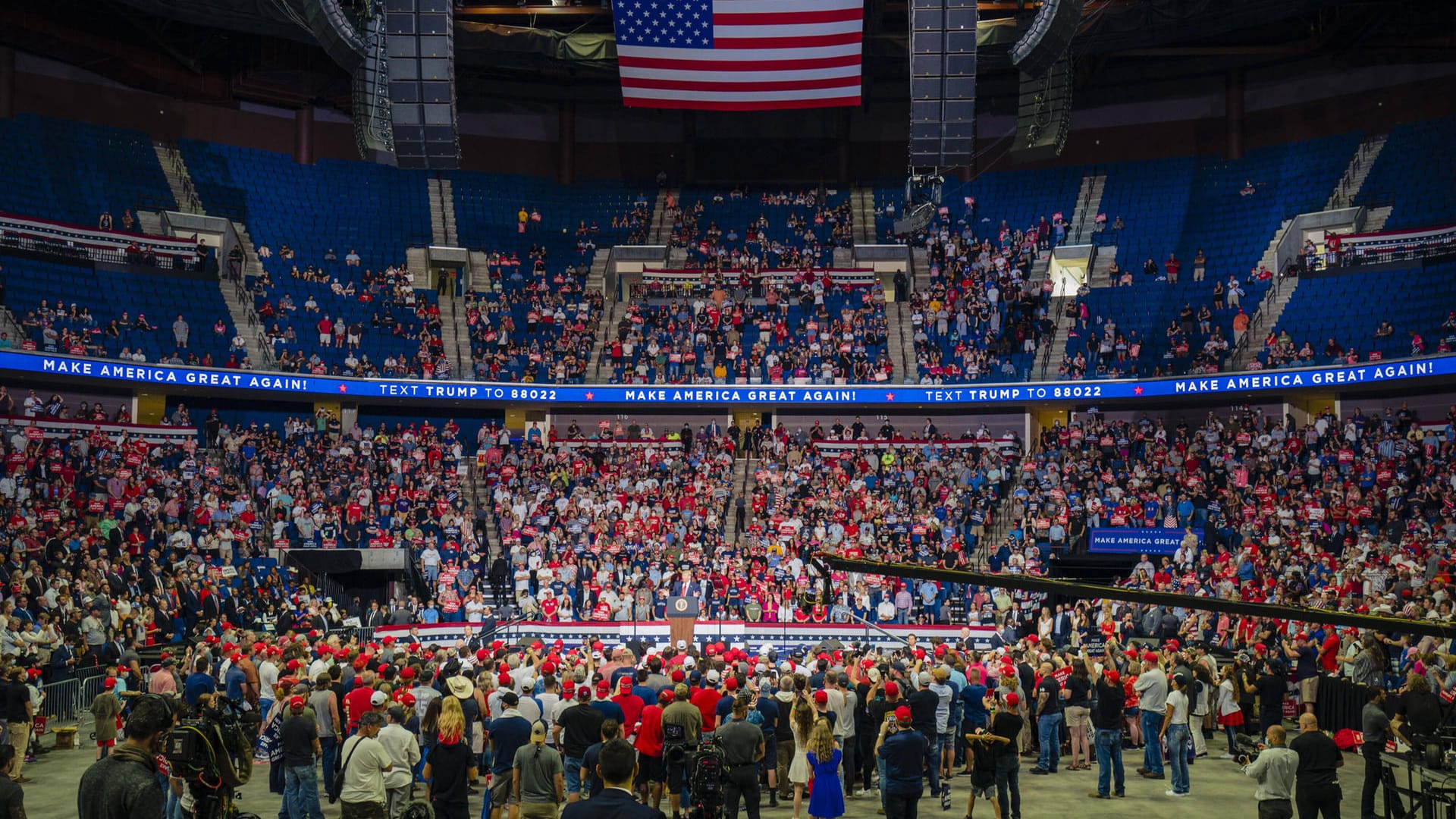 Bei der Veranstaltung in der Arena in Tulsa (Oklahoma) blieben einige der gut 19.000 Plätze leer.