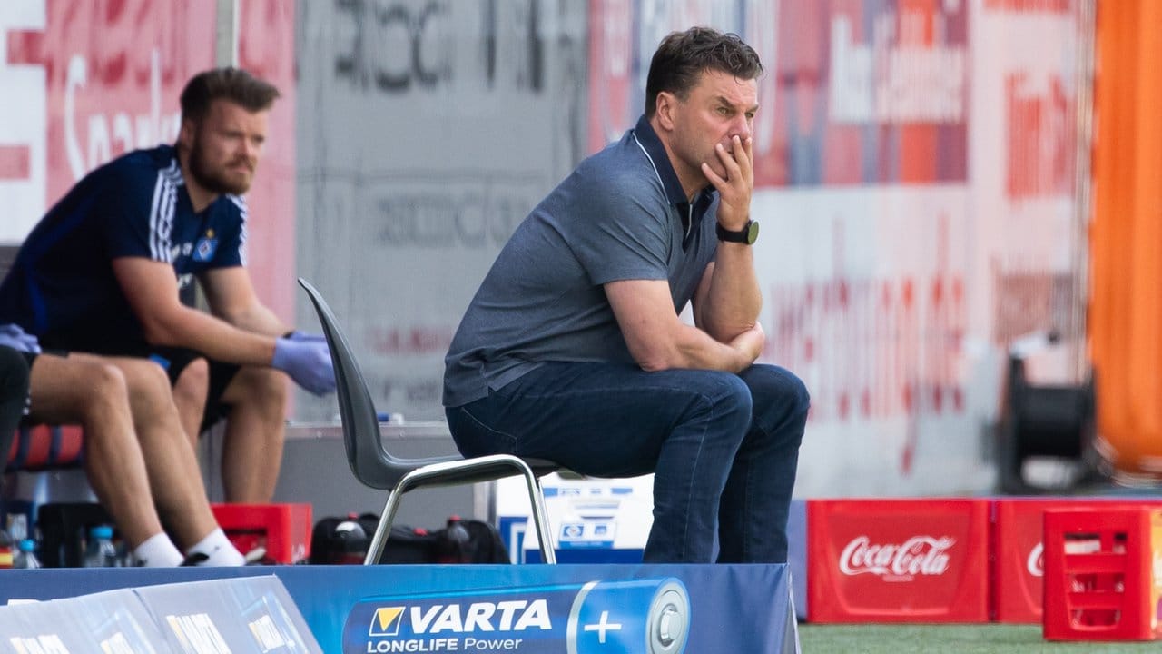 Trainer Dieter Hecking will beim HSV bleiben - auch im Falle des Nicht-Aufstiegs.