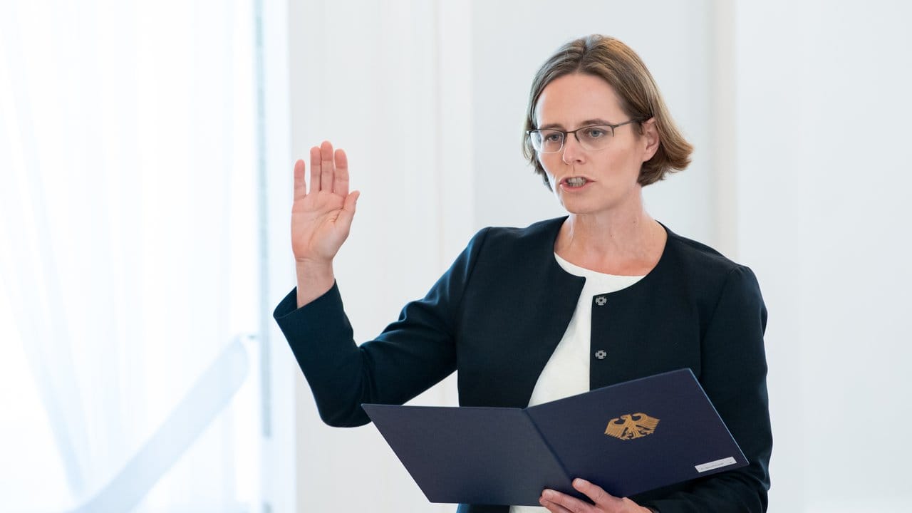 Astrid Wallrabenstein wird als neue Richterin am Bundesverfassungsgericht vereidigt.