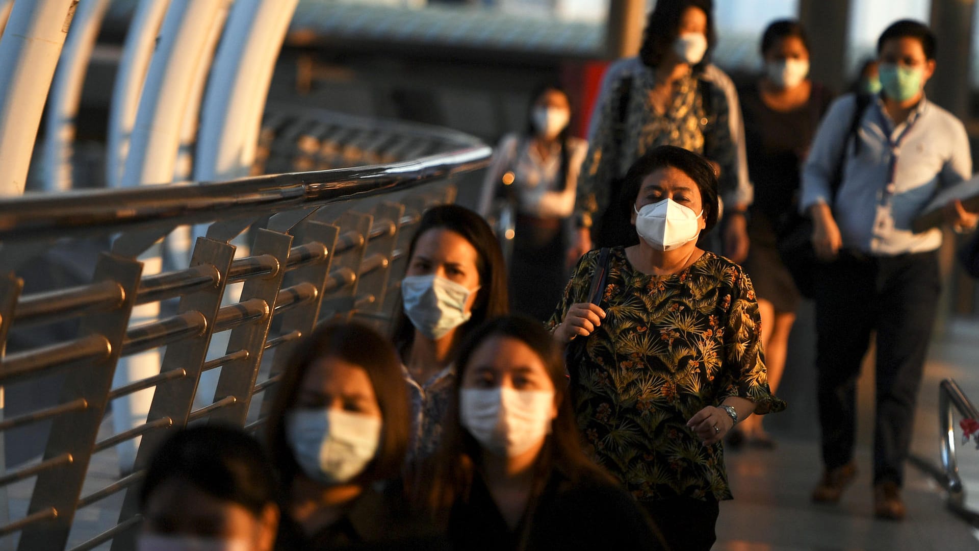 Am 15. Januar gibt es die erste bestätigte Infektion mit dem neuartigen Virus außerhalb Chinas: Ein Fall in Thailand wird bekannt.