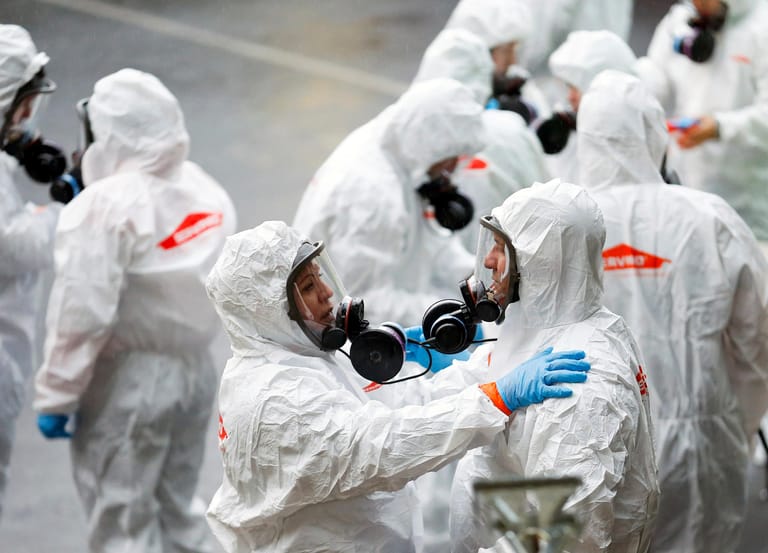 Ab dem 11. März spricht die WHO offiziell von einer Pandemie. Zu diesem Zeitpunkt sind Fälle in 115 Ländern bekannt.