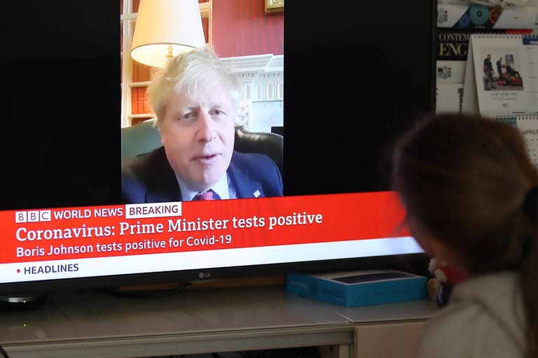 Am 6. April muss der britische Premierminister Boris Johnson wegen seiner Covid-19-Erkrankung für drei Tage auf die Intensivstation.