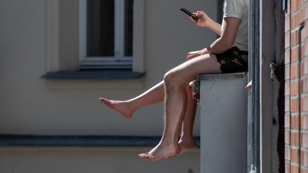Wenn es im Sommer richtig heiß wird, hält man es in manchen Wohnungen kaum aus.