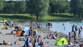Hochbetrieb am Riemer See: Viele Badegäste besuchen die Badestelle im Münchner Osten im Sommer.