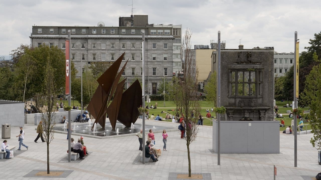 Der Eyre Square im Herzen der irischen Kulturhauptstadt Galway. Der Eyre Square im Herzen der irischen Kulturhauptstadt Galway.