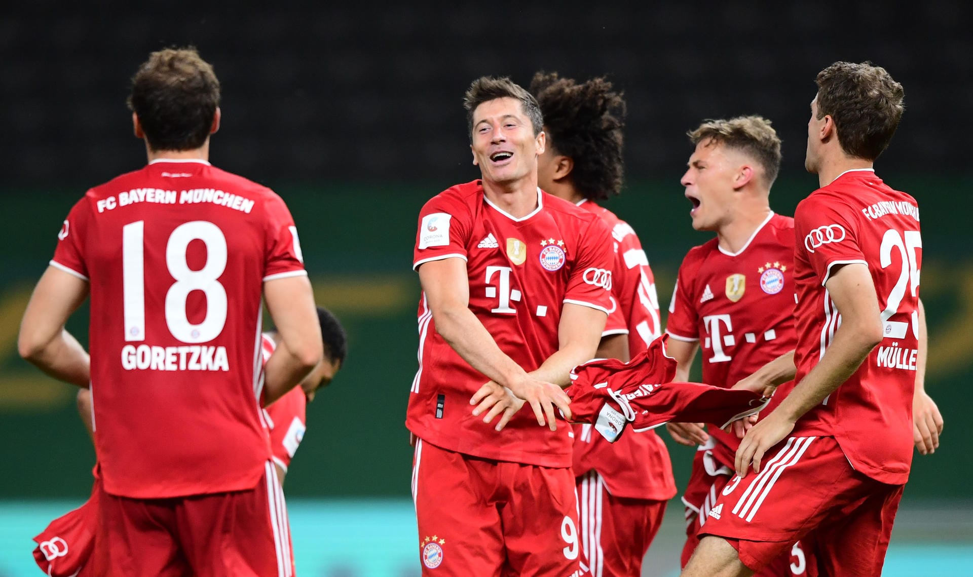 Der FC Bayern ist DFB-Pokalsieger 2020. Nach dem Finalerfolg gegen Bayer Leverkusen äußerten sich die Spieler der Flick-Elf und der Werkself zum Spiel – teilweise wurde es kurios. Die Stimmen in der Fotoshow.