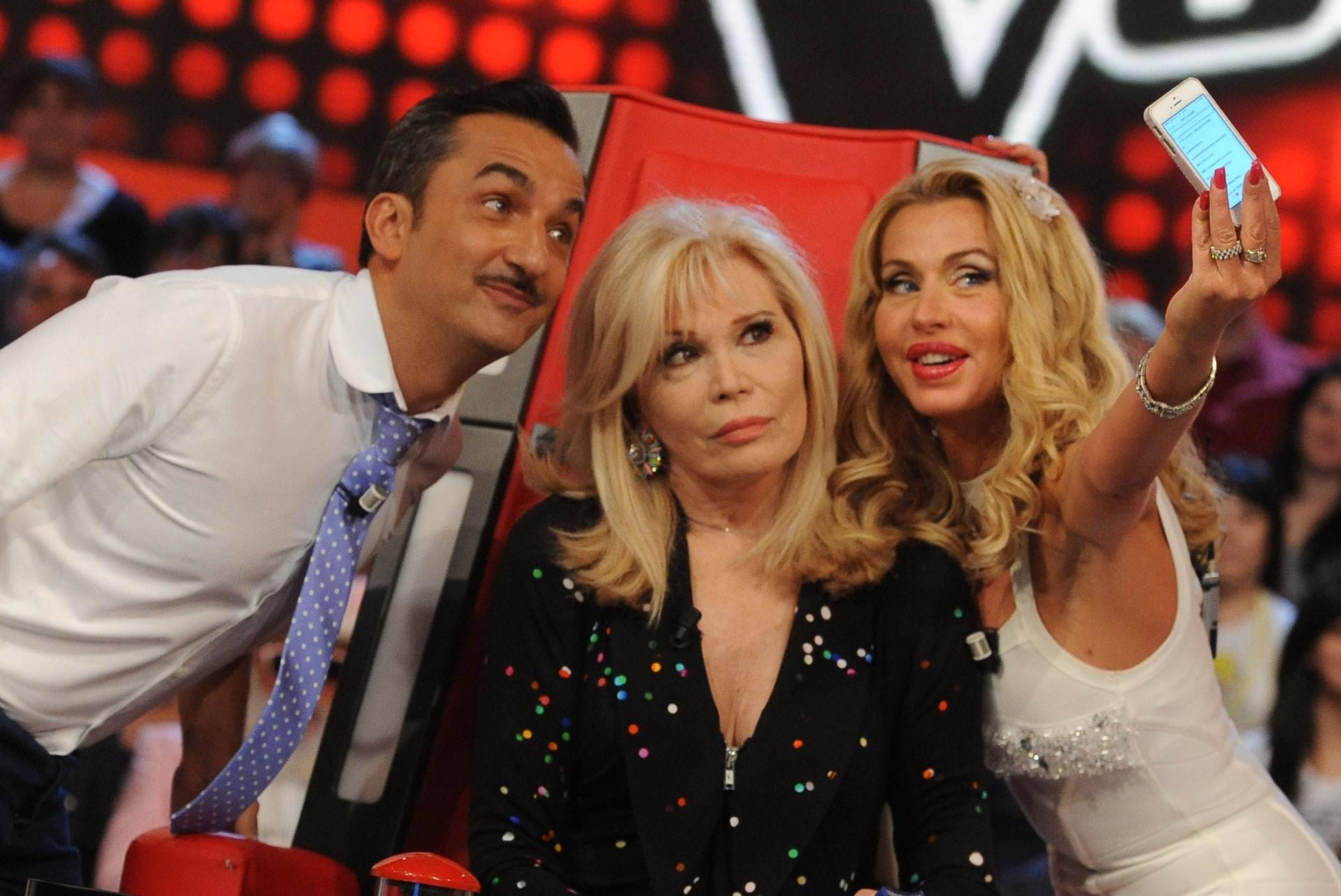 2014: Valeria Marini, Amanda Lear und Nicola Savino für die italienische Unterhaltungsshow "Quelli che... il Calcio".