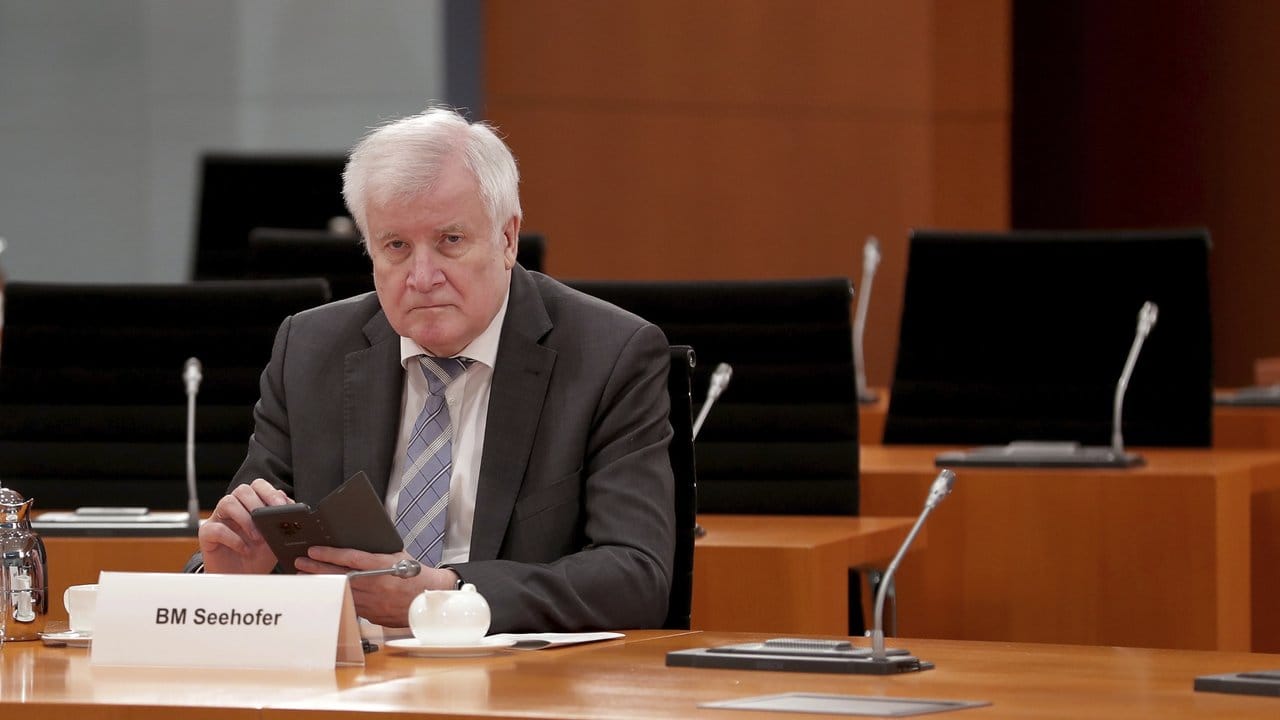 Bundesinnenminister Horst Seehofer vor einer der wöchentlichen Kabinettssitzungen im Kanzleramt. Bundesinnenminister Horst Seehofer vor einer der wöchentlichen Kabinettssitzungen im Kanzleramt.
