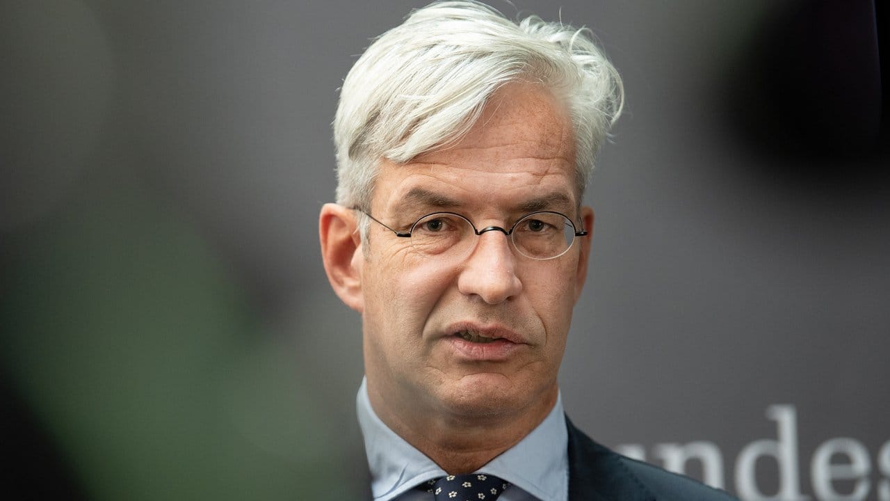 Innenpolitischer Sprecher der Unionsfraktion: Mathias Middelberg (CDU). Innenpolitischer Sprecher der Unionsfraktion: Mathias Middelberg (CDU).