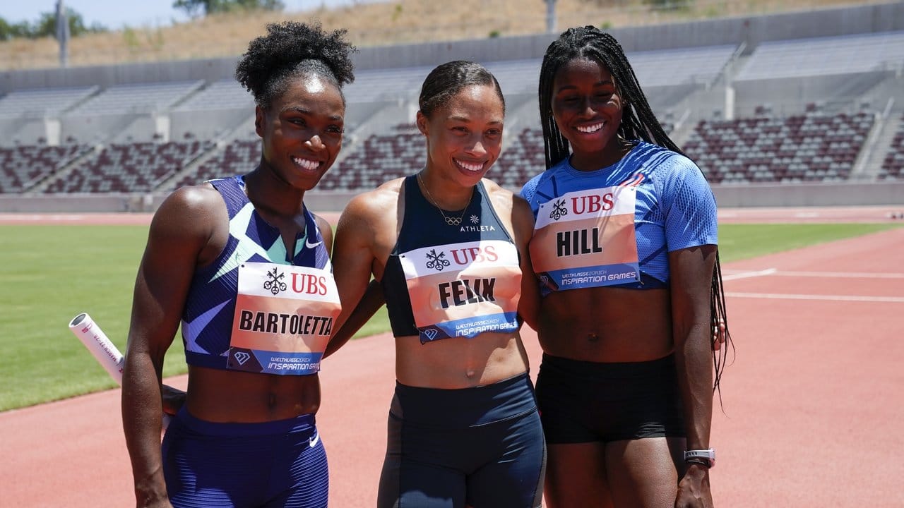 Tianna Bartoletta (l), Allyson Felix (M) und Candace Hill aus den UsA nach ihrem Lauf im kalifornischen Walnut über 3 x 100 Meter. Tianna Bartoletta (l), Allyson Felix (M) und Candace Hill aus den UsA nach ihrem Lauf im kalifornischen Walnut über 3 x 100 Meter.