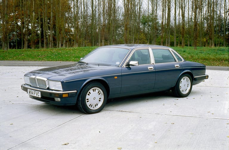 Britischer Katzenkult: Die XJ-Modelle von Jaguar blieben ihrer typischen Linie über die Jahrzehnte weitgehend treu, das gilt auch für diesen XJ40 von 1994.