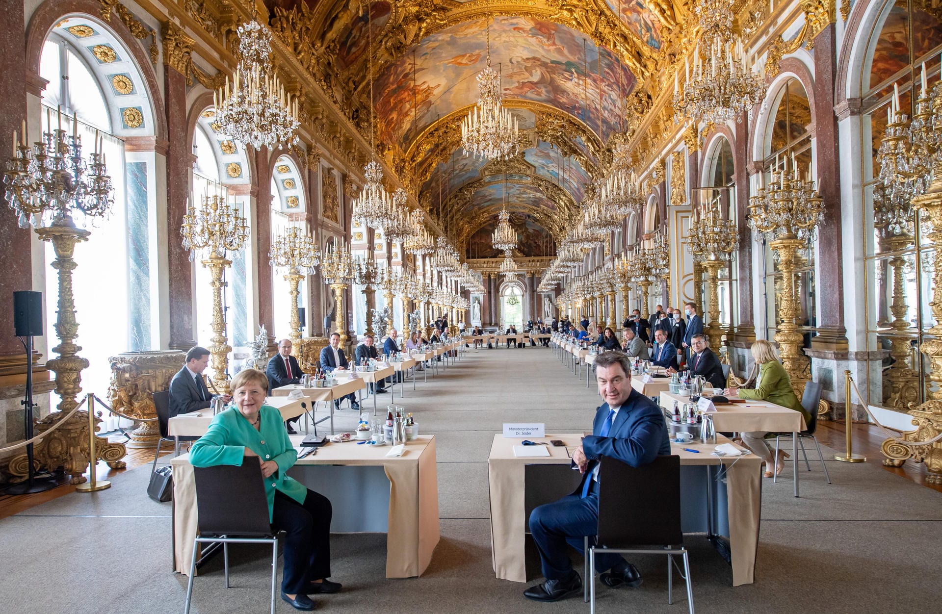 Barocker Prunk: In der glanzvollen Spiegelgalerie des Neuen Schlosses fand die Sitzung des bayerischen Kabinetts statt.