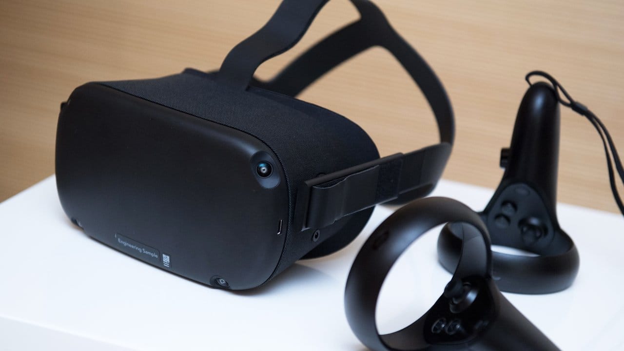 Mit Preisen ab rund 450 Euro stellt die VR-Brille Oculus Quest den wohl derzeit günstigsten VR-Einstieg dar.