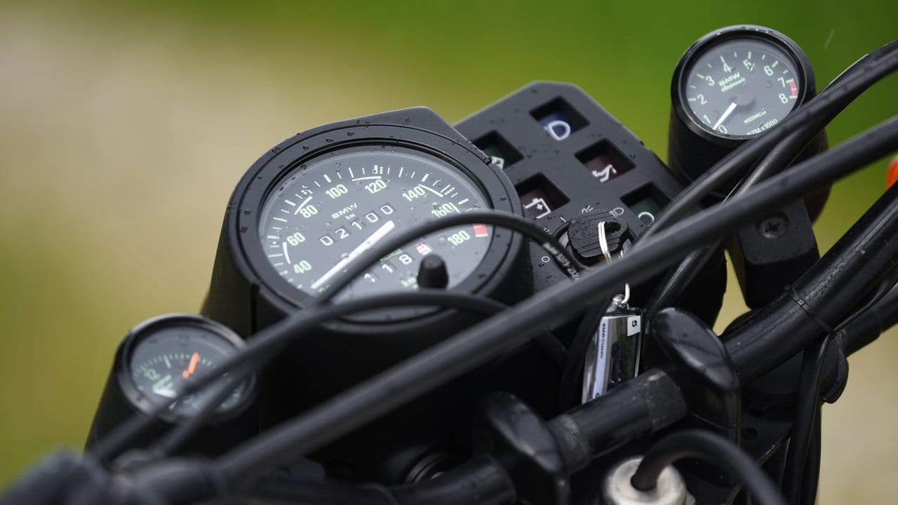 Das Cockpit der Maschine informiert umfassend, aber klar. Das Cockpit der Maschine informiert umfassend, aber klar.