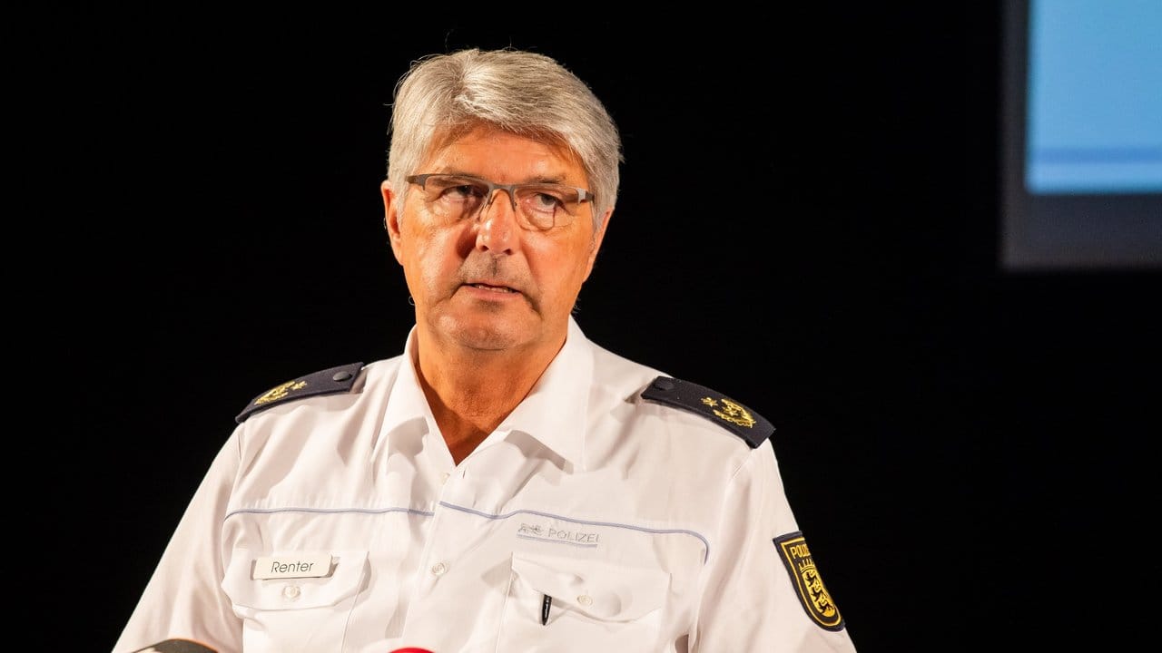 Reinhard Renter, Polizeipräsident von Offenburg, während einer Pressekonferenz zur Festnahme des Flüchtigen. Reinhard Renter, Polizeipräsident von Offenburg, während einer Pressekonferenz zur Festnahme des Flüchtigen.
