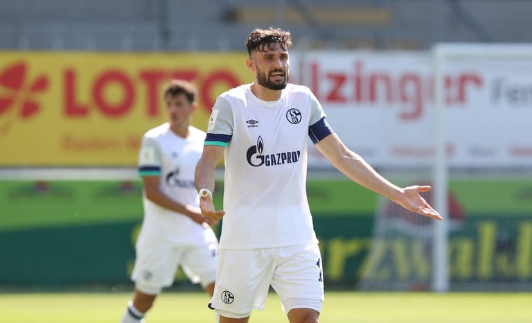 Mit dem 32-jährigen Daniel Caligiuri holt sich der FC Augsburg viel Erfahrung und Vielseitigkeit in den Kader. Der Rechtsaußen kommt ablösefrei vom FC Schalke 04.
