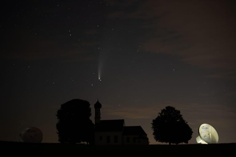 Komet Neowise an der Erdfunkstelle Raisting