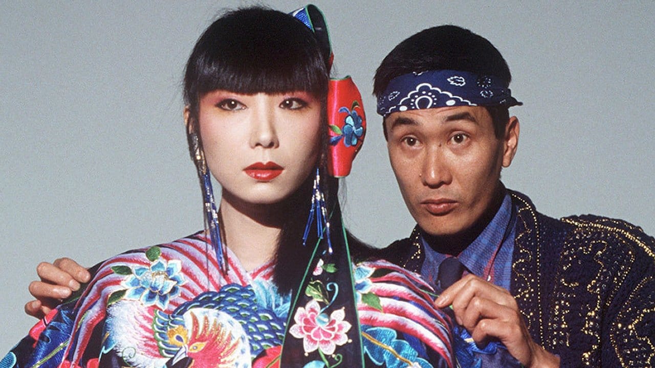 Der japanische Modedesigner Kansai Yamamoto (r) im Jahr 1982 mit dem Model Sayoko Yamaguchi.