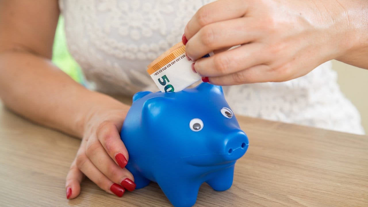 Wer regelmäßig spart, kann die Rate reduzieren. Wer regelmäßig spart, kann die Rate reduzieren.