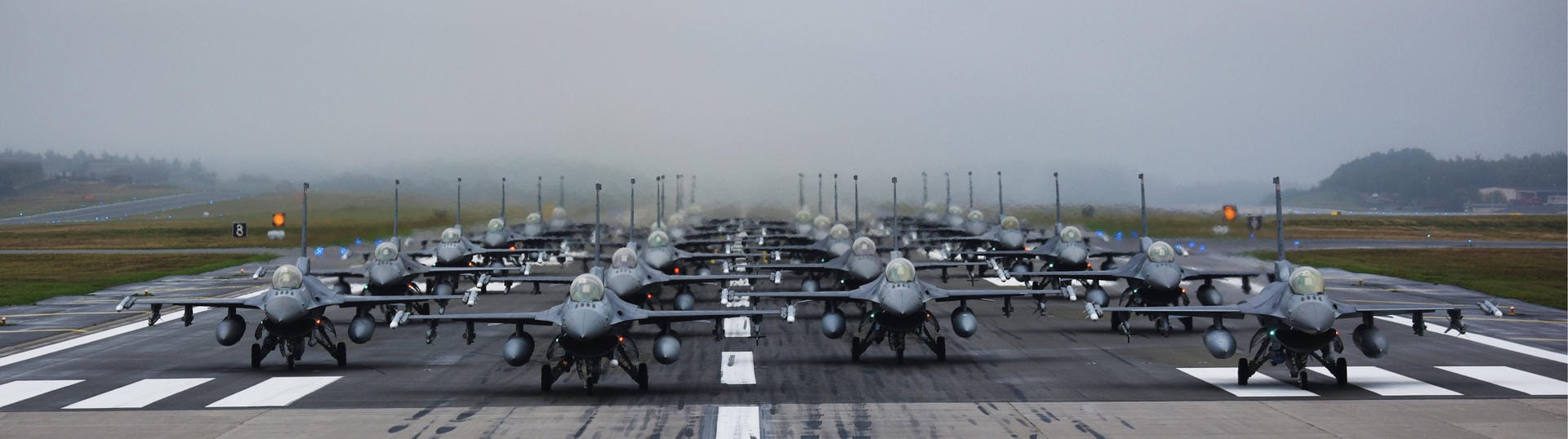 ... letzten US-amerikanischen F-16-Jets in Deutschland stationiert. Es umfasst eine F-16-Kampfjet-Staffel mit gut 20 Flugzeugen. Zur Air Base gehören...