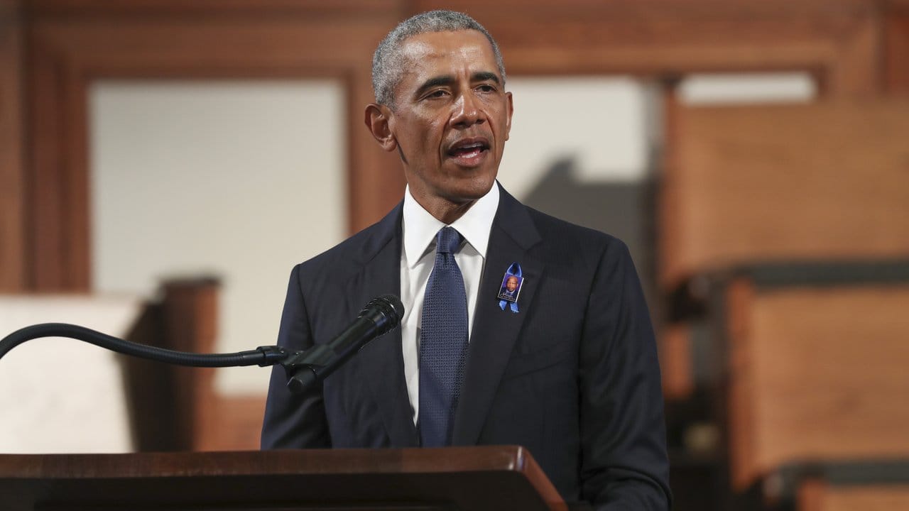 Der ehemalige US-Präsident Barack Obama spricht bei der Trauerfeier für den verstorbenen Bürgerrechtler John Lewis in Atlanta.