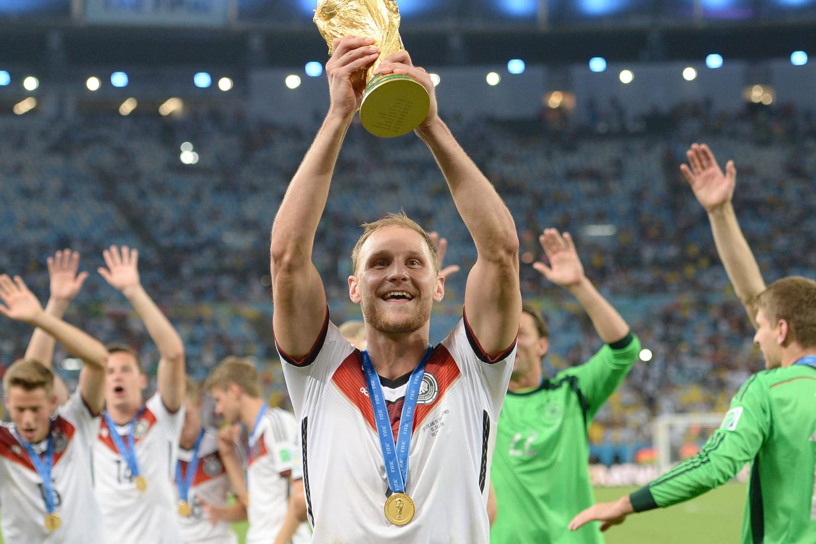 2014 krönte sich die deutsche Nationalmannschaft in einer historischen Nacht im Maracana-Stadion von Rio de Janeiro zum Weltmeister. Seitdem hat sich viel in der DFB-Elf verändert. Aber was machen die Weltmeister von 2014 eigentlich heute? t-online zeigt es Ihnen in einer Fotoshow.