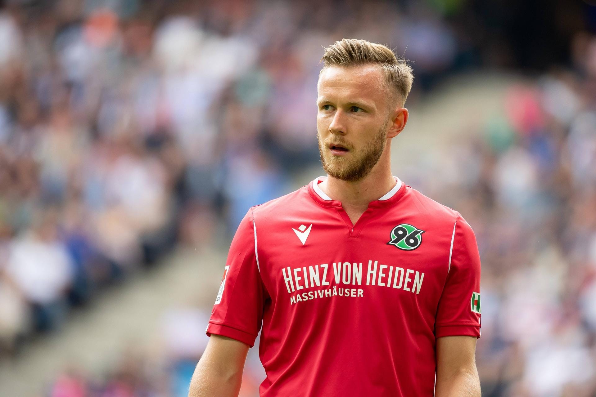 Der 1. FC Union Berlin hat sich die Dienste von Cedric Teuchert gesichert. Der Mittelstürmer des FC Schalke 04, der in der abgelaufenen Spielzeit an den Zweitligisten Hannover 96 verliehen war, wechselt nun an die Alte Försterei. Über die Ablösesumme wurde nichts bekannt.
