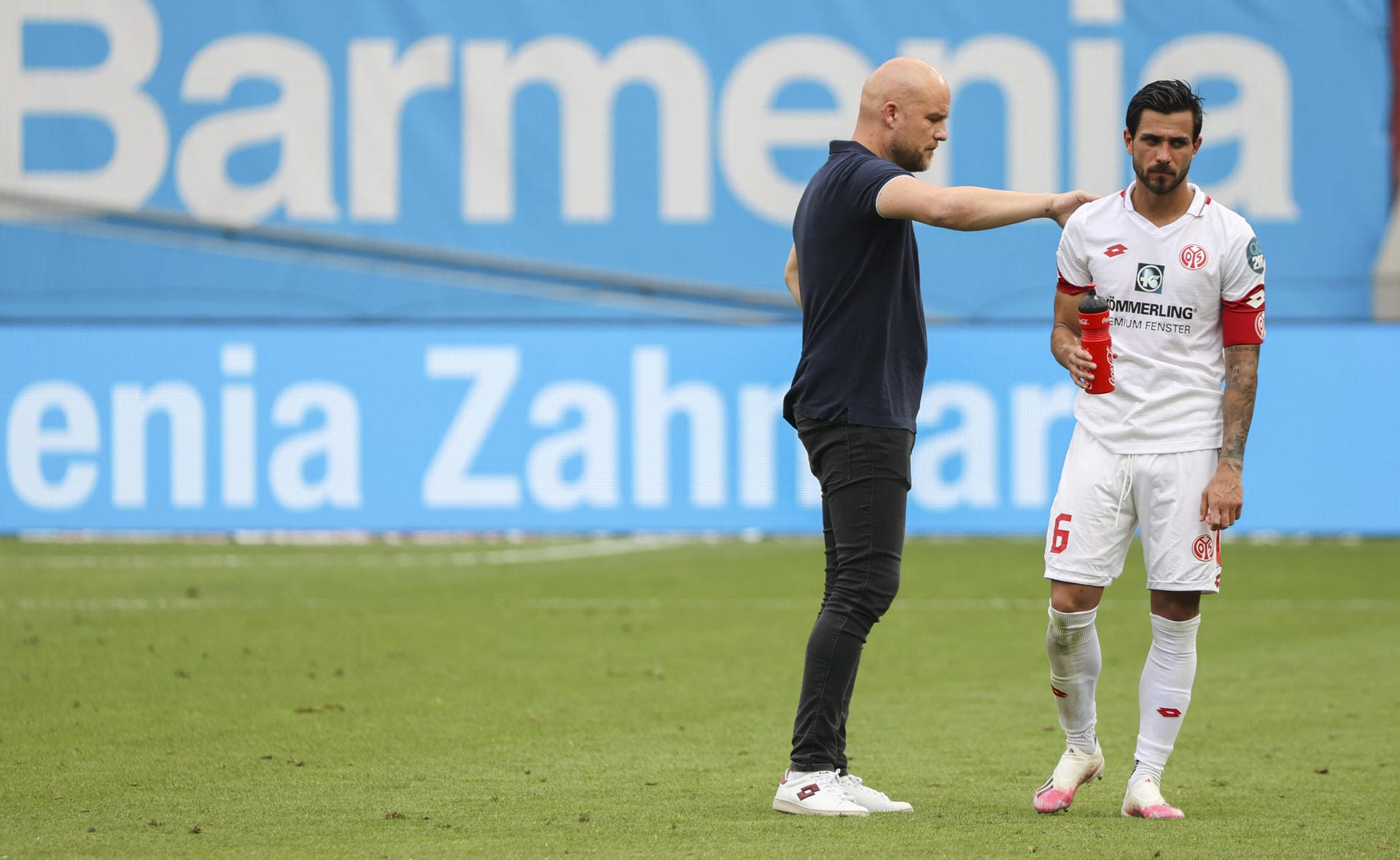 Mainz 05: Der Vorstandsvorsitzende Stefan Hofmann sagte: "Unser Ziel ist es, die Dauerkarten-Inhaber ins Stadion zu bekommen." Man wolle in Mainz alles so gestalten, dass 13.000 Fans in der Opel-Arena zugelassen werden könnten. "Das wäre mein Wunsch. Aber da sind wir abhängig von der Gesamtsituation", sagte er.