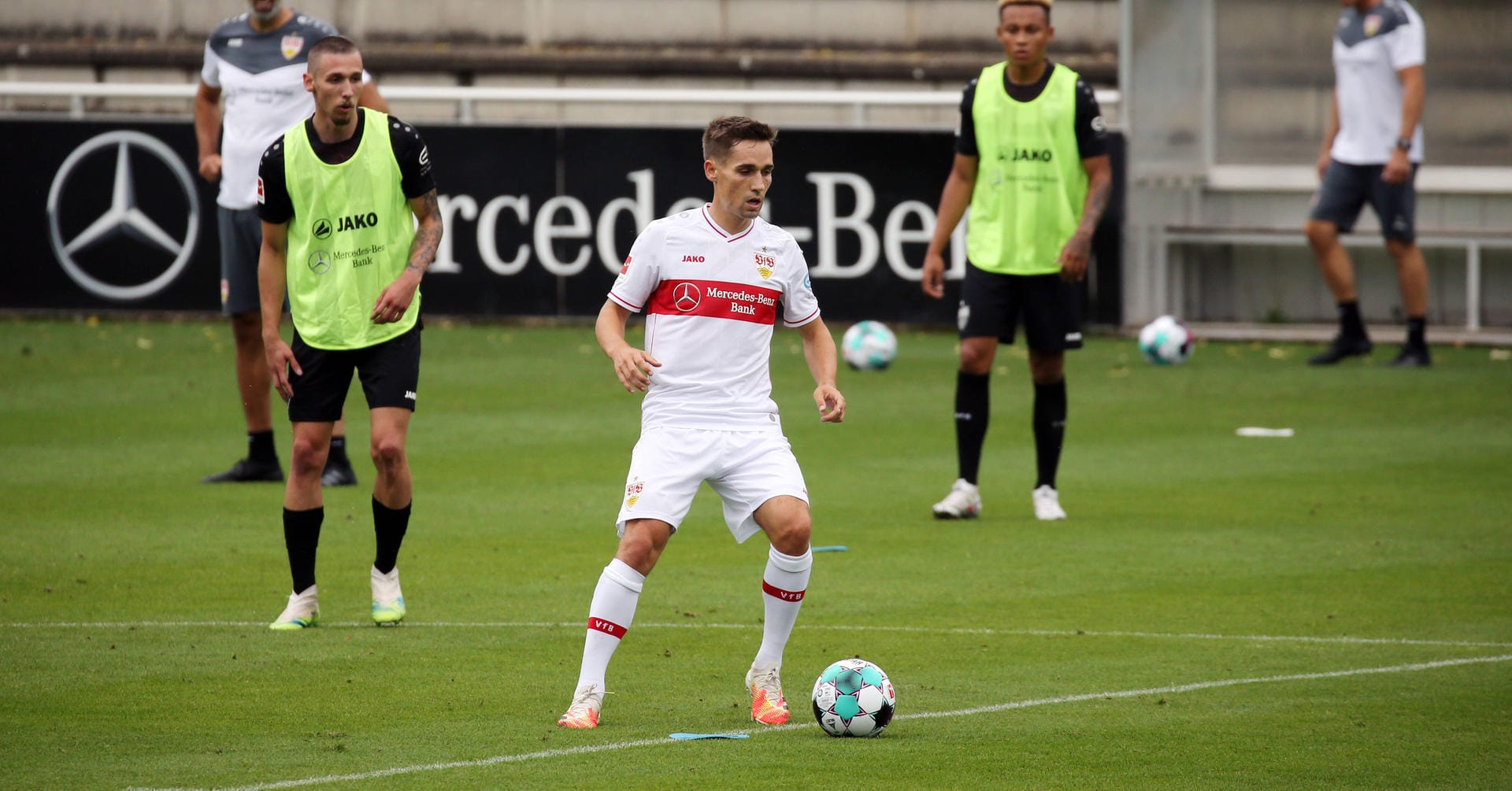 VfB Stuttgart: Philipp Klement und die Profis freuen sich auf die Rückkehr in die Bundesliga. Der VfB befindet sich wegen der Ausarbeitung eines entsprechenden Konzepts in Kontakt mit den regionalen Behörden. Solange dieses nicht fertig oder abgesegnet ist, will der Klub keine Auskunft geben.