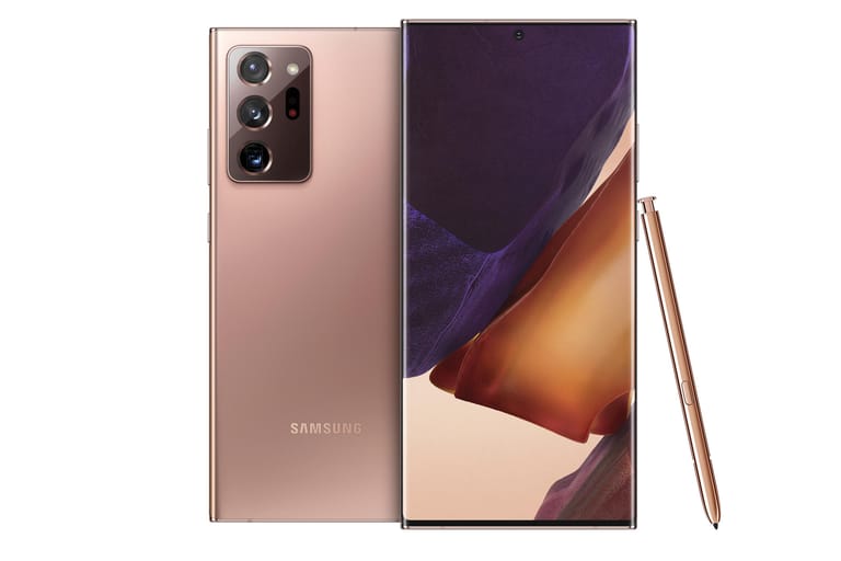 Der 6,9 Zoll große Display des Samsung Galaxy Note 20 Ultra füllt fast die ganze Front aus. Auf der Rückseite sitzt eine riesige Triple-Kamera.