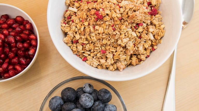 Beeren und Müsli sind eine gute Idee zum Frühstück, allerdings keine Fertig-Cerealien.