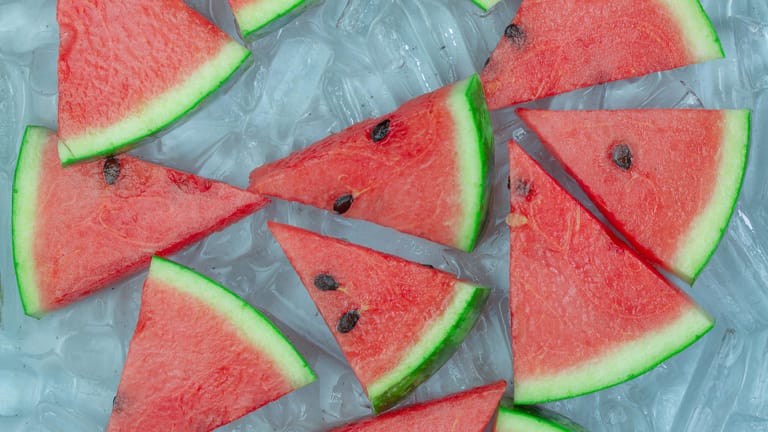 Wassermelone: Gekühlt ist sie das perfekte Obst im Sommer – aber kann man sie auch tiefkühlen?