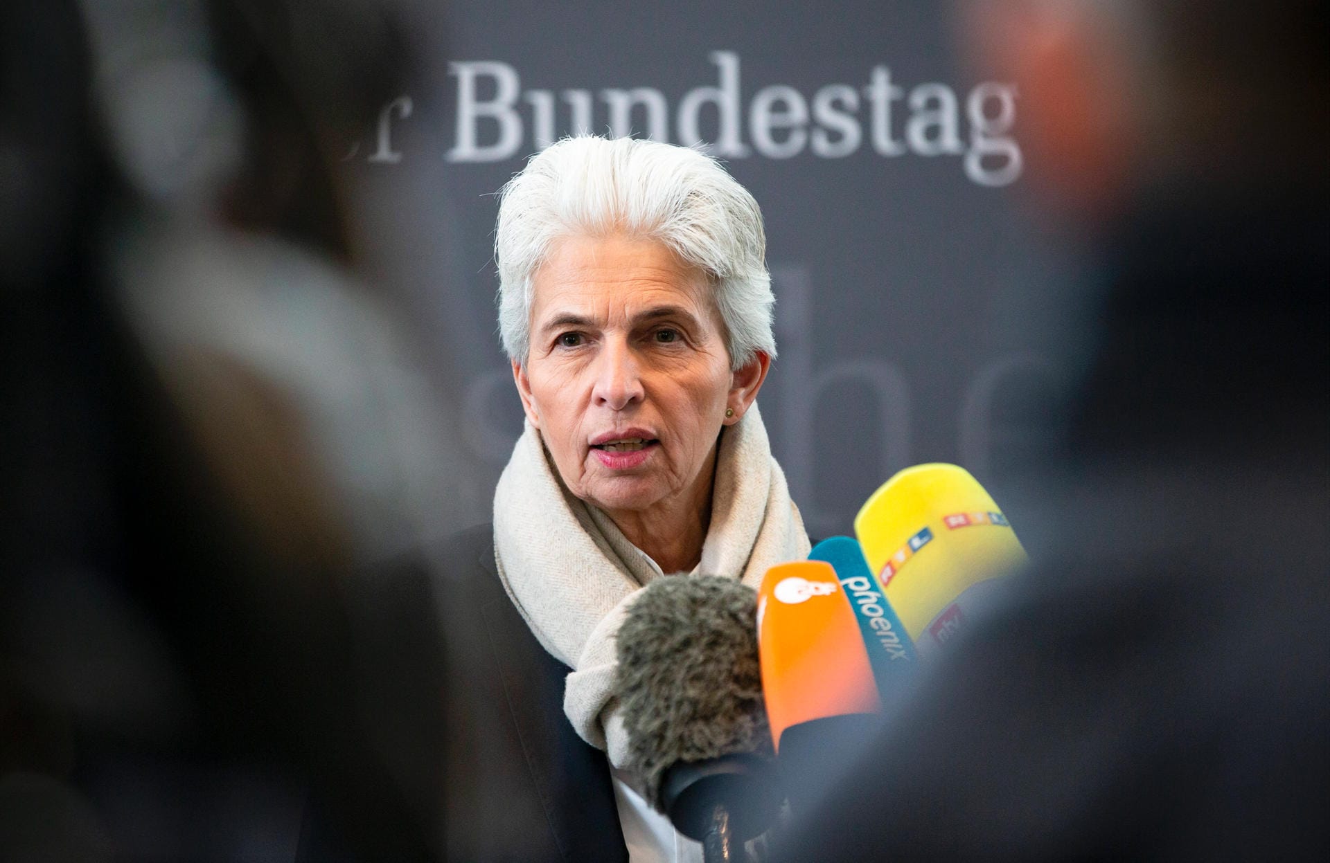 Marie-Agnes Strack-Zimmermann (FDP): Die Bundestagsabgeordnete ist seit vielen Jahren tief in der Düsseldorfer Politik verwurzelt. Von den Mitglieder der FDP Düsseldorf wurde sie nun ins Rennen um das Oberbürgermeisteramt geschickt.