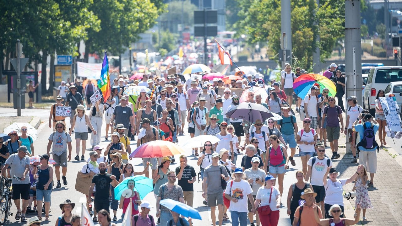 In Stuttgart gibt es erneut Protest gegen die Corona-Maßnahmen - an diesem Samstag mit einigen hundert Teilnehmern.