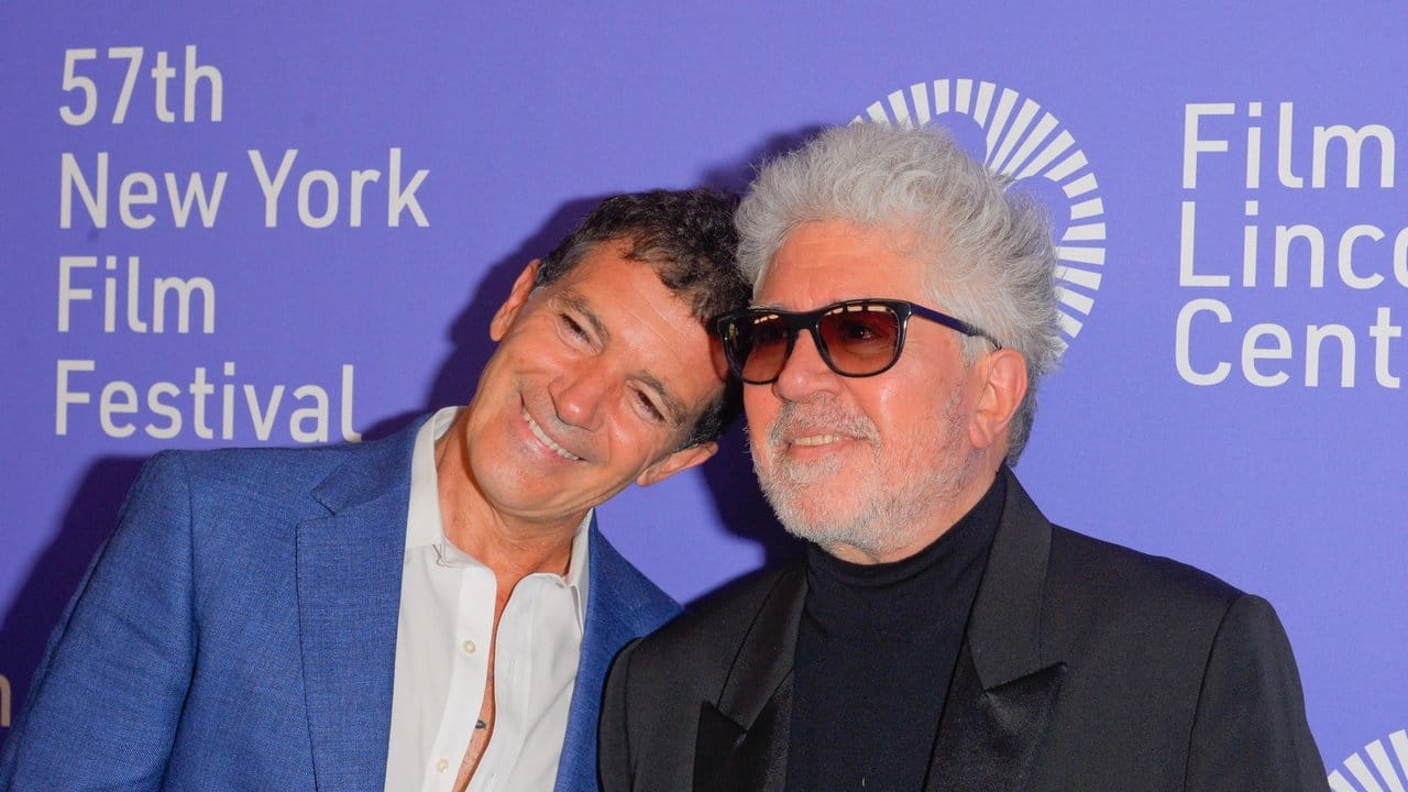 Zwei Spanier Seite an Seite: Antonio Banderas (l) und Pedro Almodóvar.