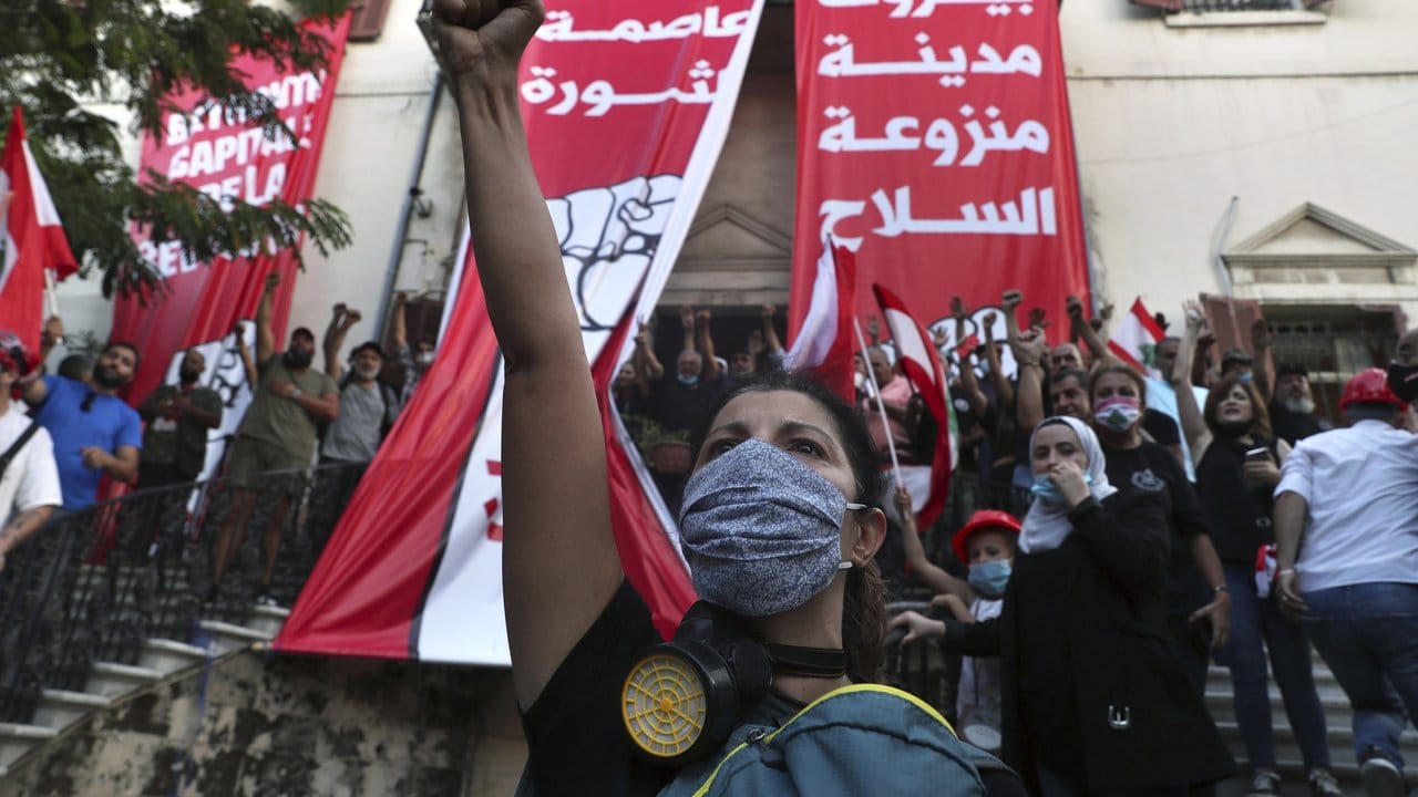 Demonstranten bei einem regierungskritischen Protest in Libanons Hauptstadt Beirut.