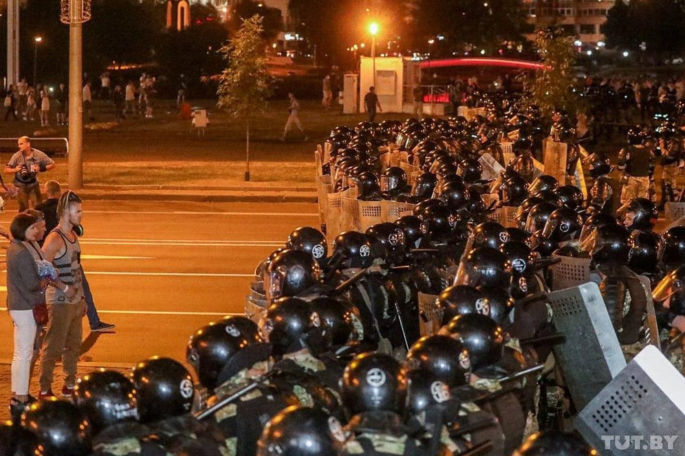 Tausende Polizisten versuchen, die Proteste niederzuschlagen.