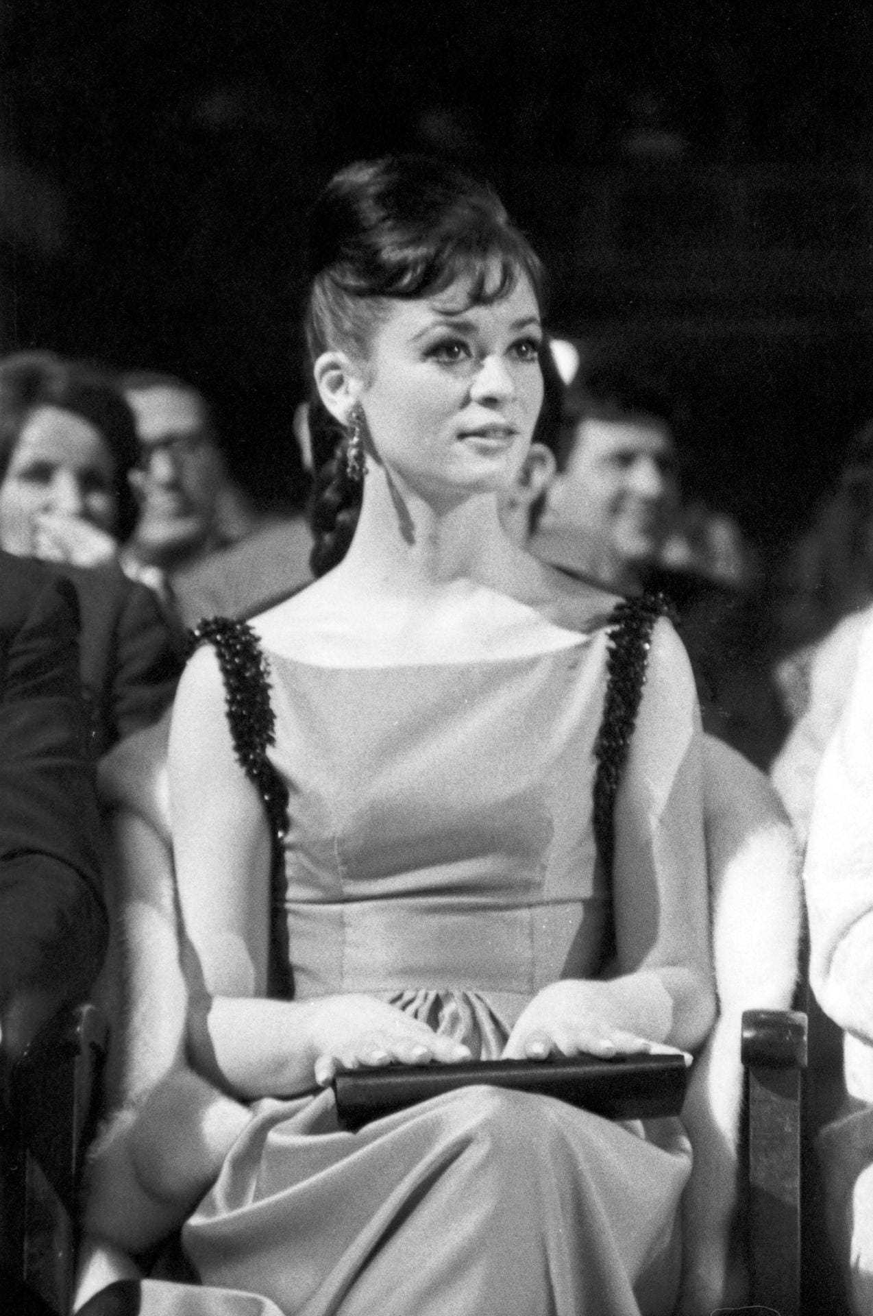 1967: Marie Versini bei einer Preisverleihung in München.