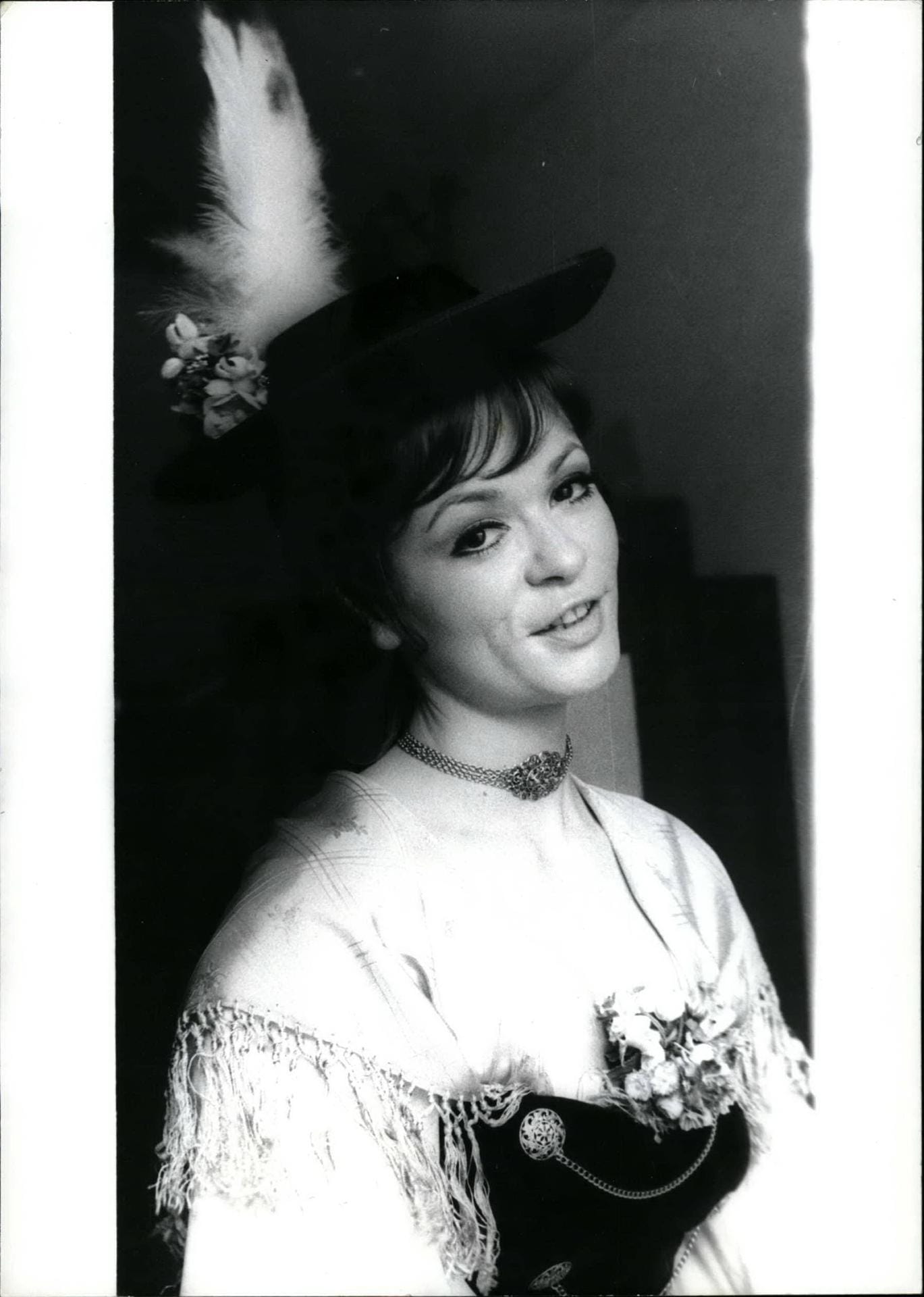 1971: Marie Versini im bayerischen Kleid.