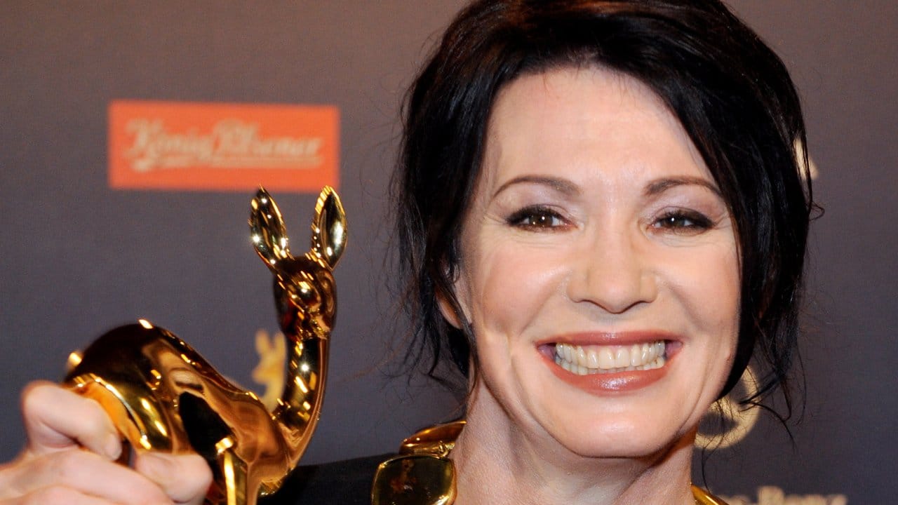 Iris Berben ist mit vielen Preisen ausgezeichnet worden - darunter auch ein Bambi. Iris Berben ist mit vielen Preisen ausgezeichnet worden - darunter auch ein Bambi.