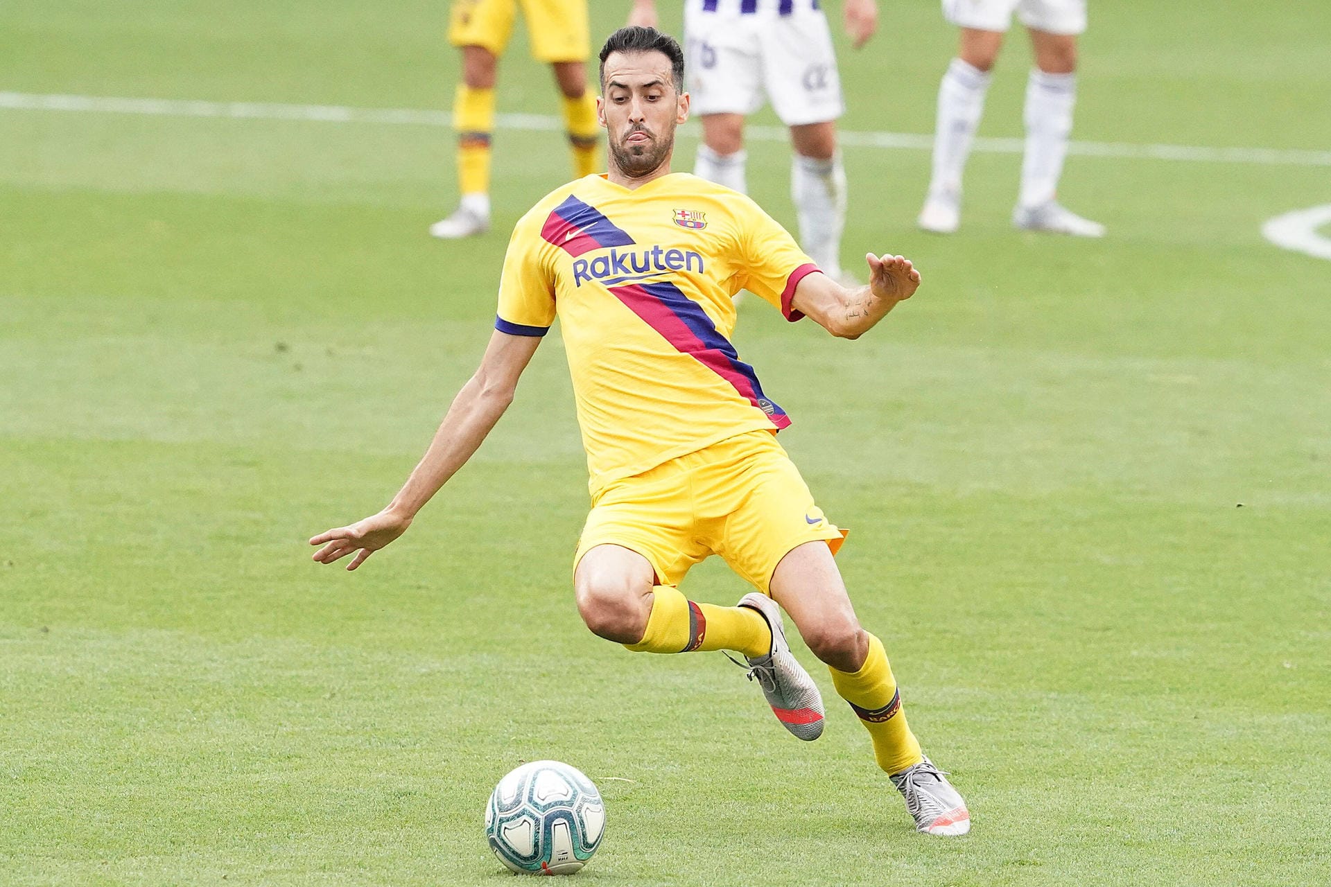 MITTELFELD: Sergio Busquets ist seit Jahren der Anker-Sechser beim FC Barcelona. Er steuert das Spiel der Katalanen, fängt Bälle ab und gibt den Rhythmus vor. Zwar ist ihm ab und an das Alter anzumerken, doch nach abgesessener Gelbstrafe ist er topfit für das Bayern-Duell.