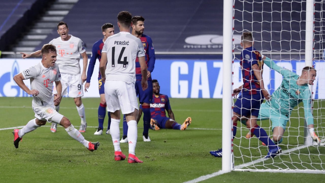 Joshua Kimmich (l) machte spätestens mit dem fünften Treffer alles klar für den FCB. Joshua Kimmich (l) machte spätestens mit dem fünften Treffer alles klar für den FCB.