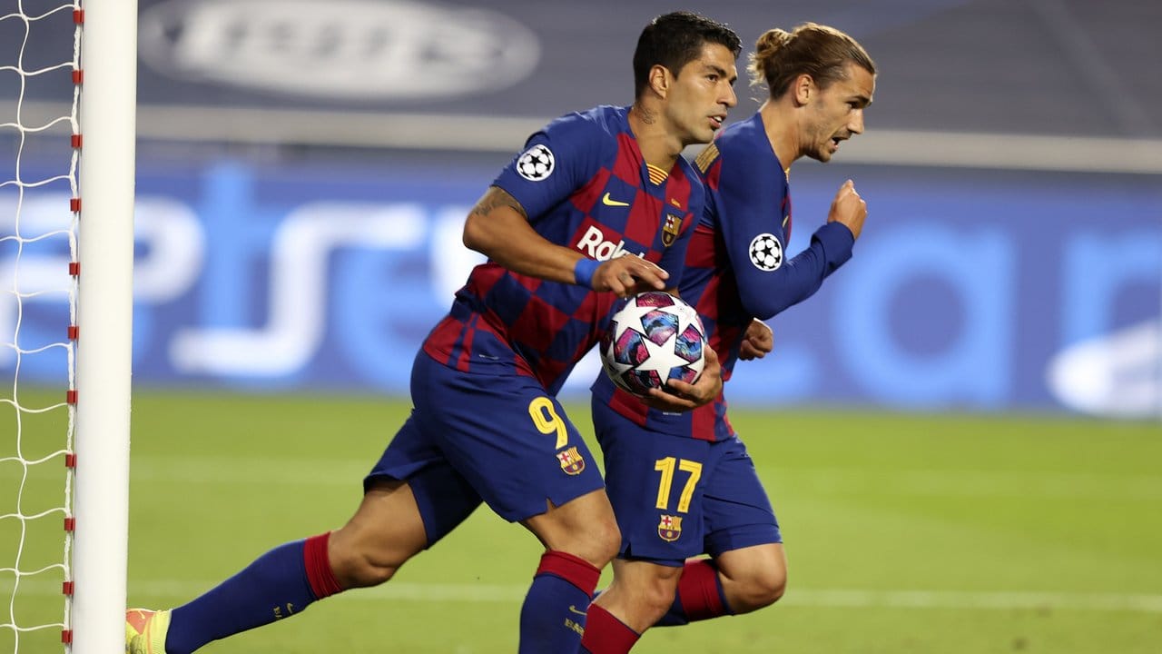 Nach dem Tor von Luis Suarez (l) keimte beim FC Barcelona kurz Hoffnung auf.