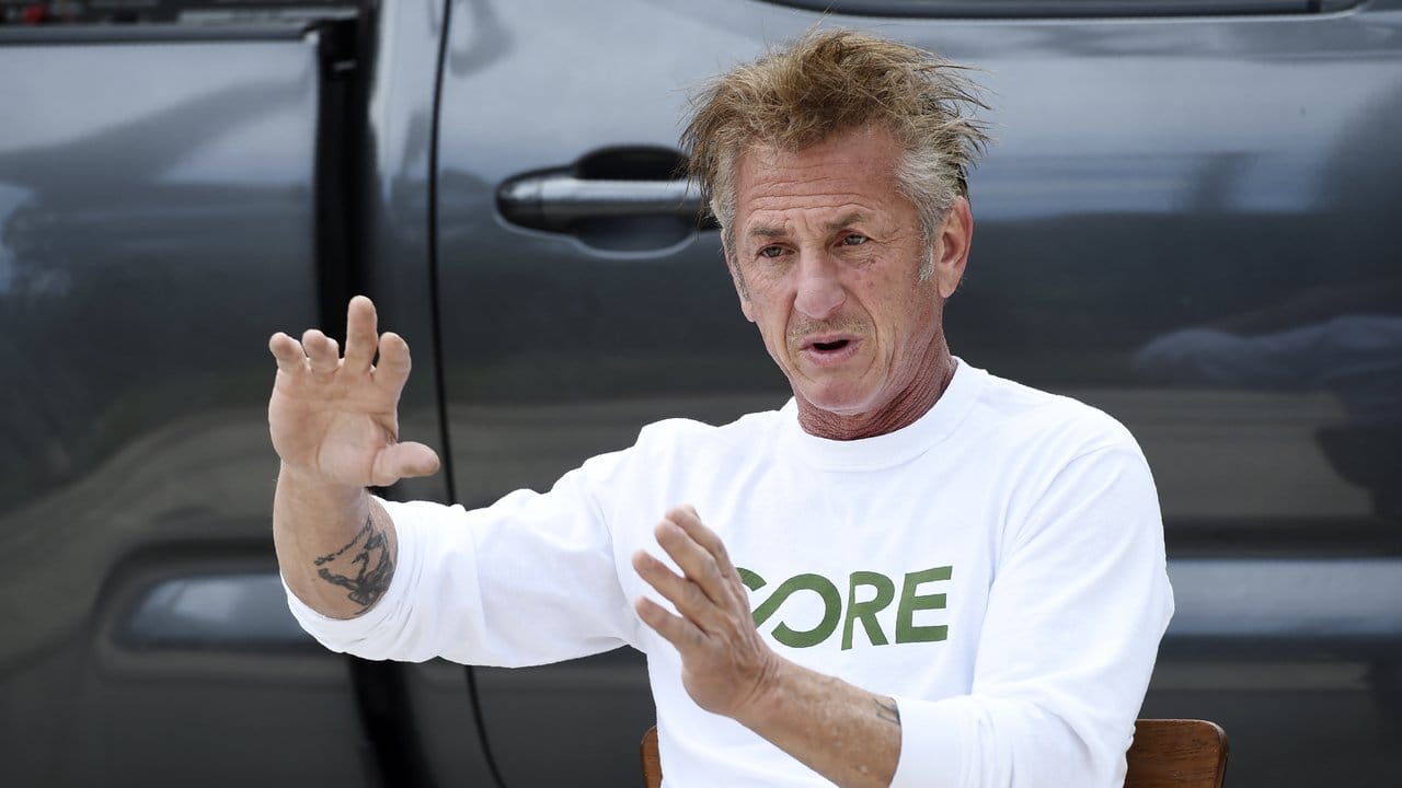 Mit seiner Hilfsorganisation Core kämpft Sean Penn gegen die Corona-Pandemie. Mit seiner Hilfsorganisation Core kämpft Sean Penn gegen die Corona-Pandemie.