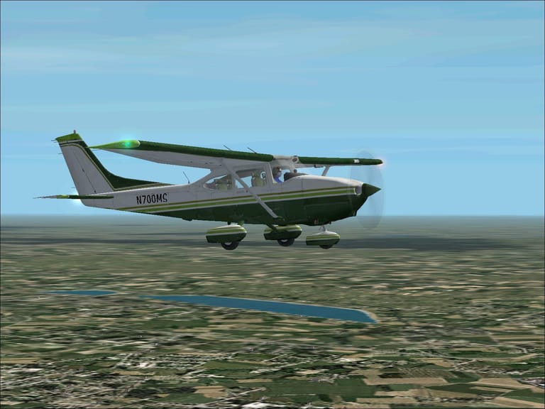 Der "Flight Simulator 2002" erschien 2001 und bot erstmals KI-gesteuerte Flugzeuge sowie eine virtuelle Flugsicherung. Die sogenannte Autogen Scenery erweiterte die Landschaft zudem um automatisch generierte 3D-Objekte.