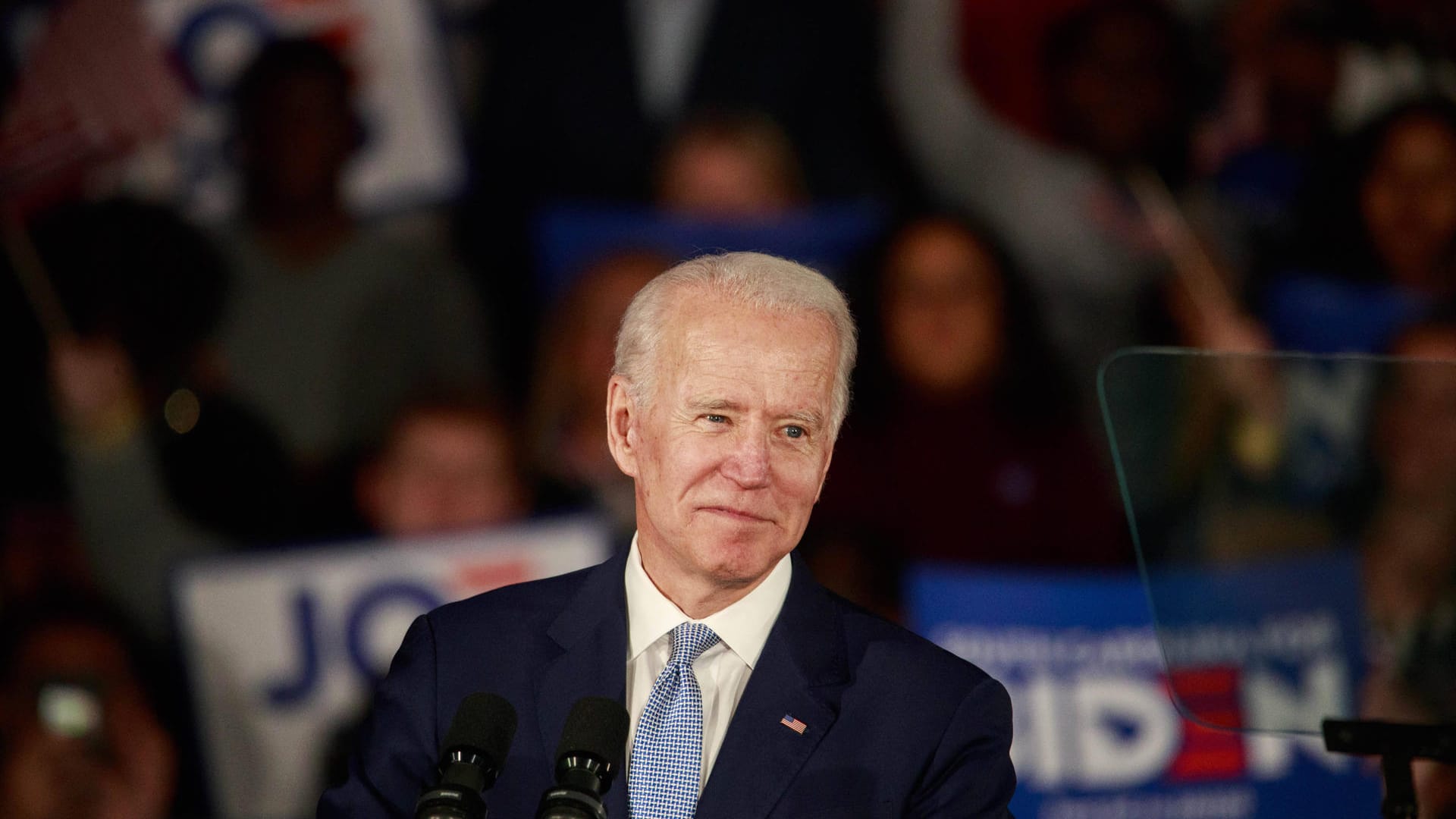 Nach seinem Jurastudium in Yale gründete Biden 1968 zunächst eine Anwaltsfirma mit dem Namen "Biden & Wash".