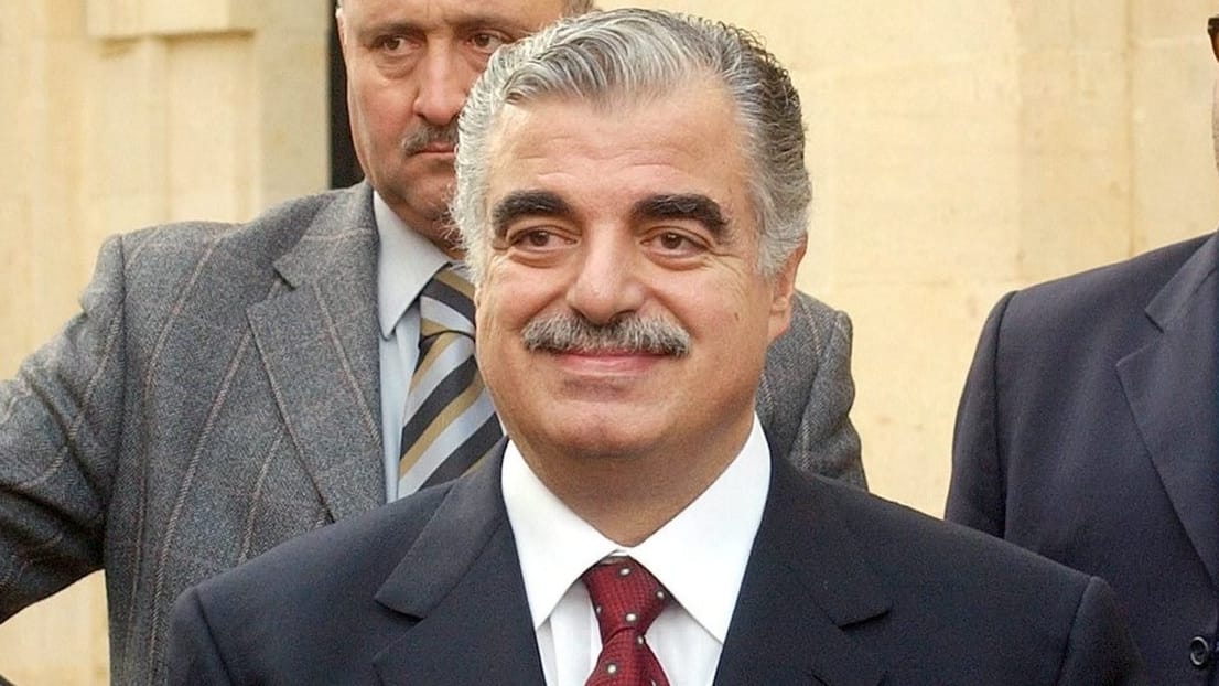 Der frühere libanesische Premierminister Rafik Hariri (M) im Jahr 2004.